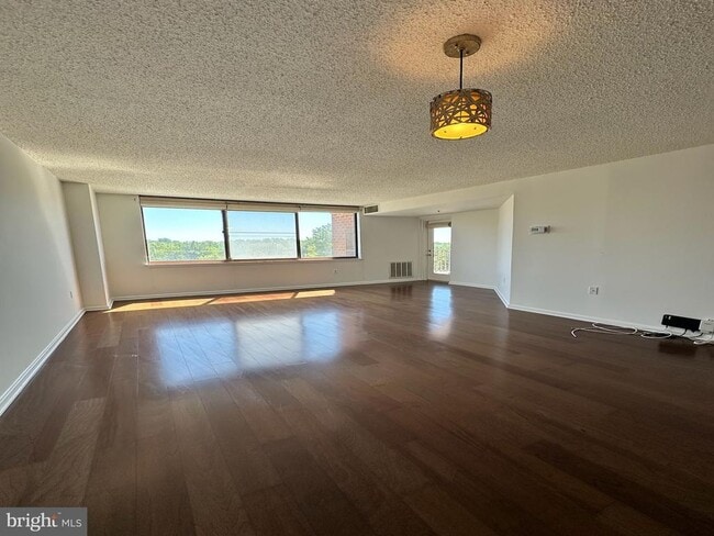 Photo - 10101 Grosvenor Pl Unit 507