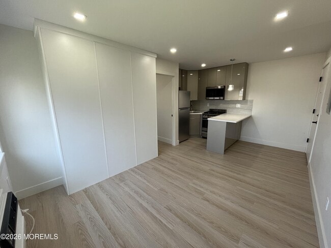 Building Photo - 1217 Ocean Ave N Unit B7