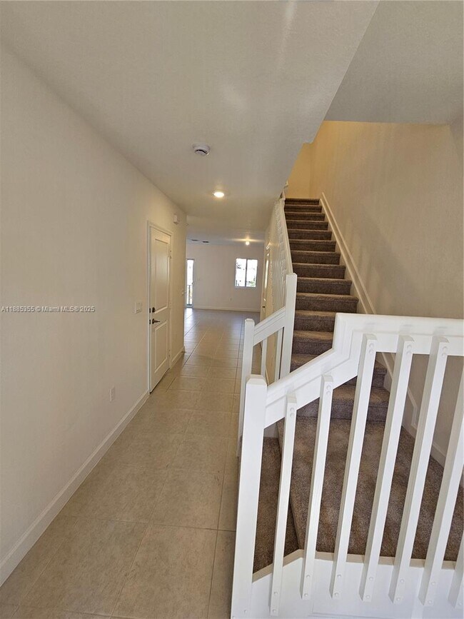 Photo - 5045 SW 37th St