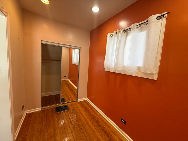 Photo - 840 N Austin Blvd