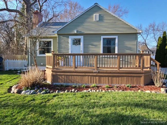 Photo - 2432 Burns Ave