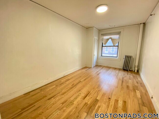 Photo - 91 Westland Ave Unidad 228