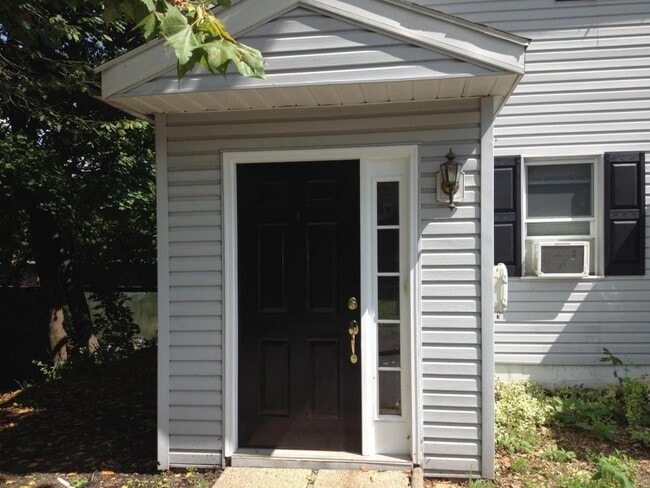 Building Photo - 800C Mohrsville Rd. 2nd floor Rear