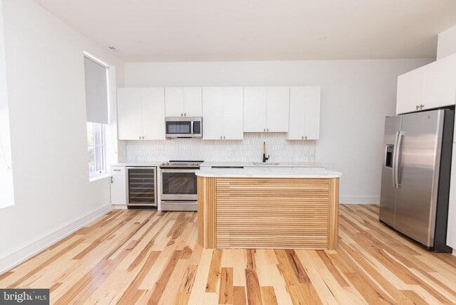 Building Photo - 1830 Pine St Unit 2F Rental