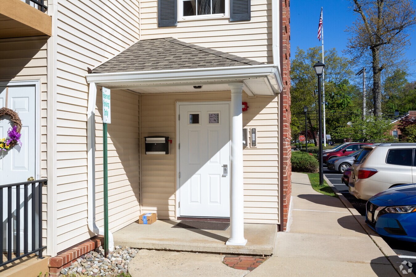 Entrance - Kings Gate Condominiums