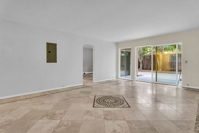 Photo - 2600 Torrey Pines Rd Unit 2600 B-18