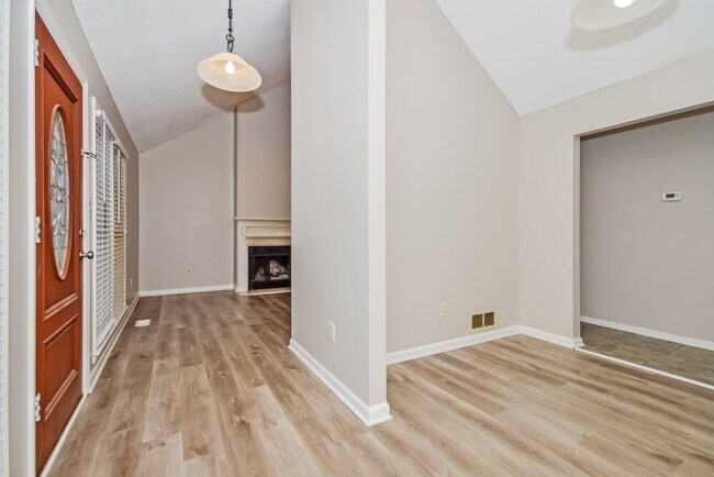 Photo - 10 Peace Tree Ln NE