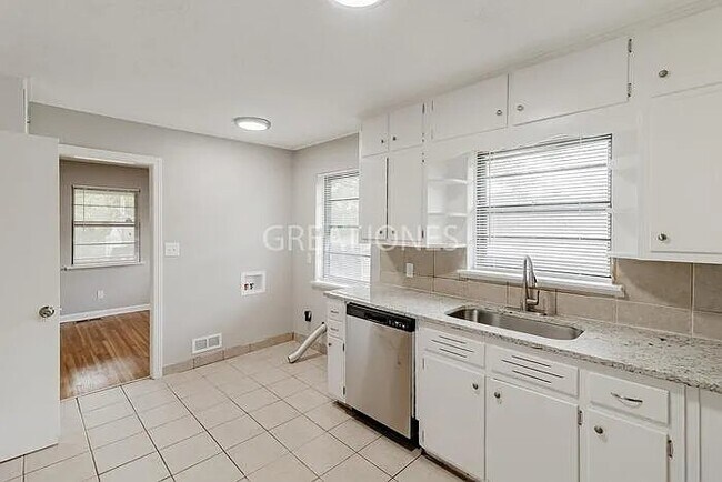 Photo - 855 78th St S