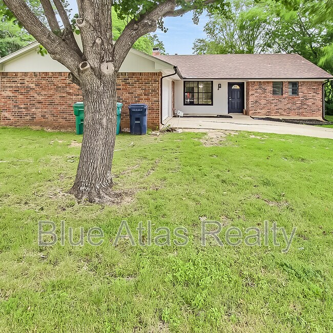 Photo - 1329 E Windsor Dr