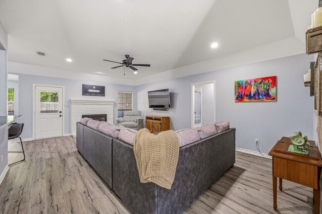 Photo - Beautiful large 3 bedroom home
