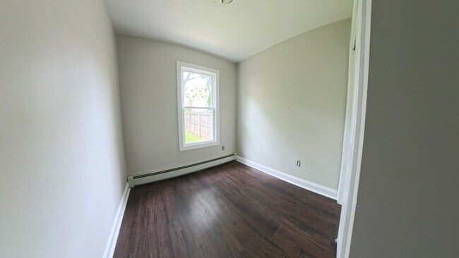 Photo - 144 Inslee Pl