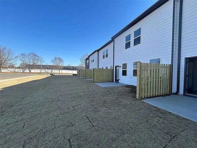126 Lauren St
