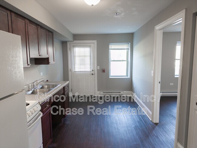 Photo - 113 N Hickory St