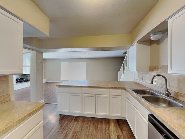 Photo - 1718 Glen Alta Dr