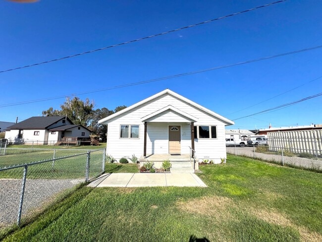 Building Photo - Pet Friendly 2 Bed 1 Bath Single Family Ho... Rental