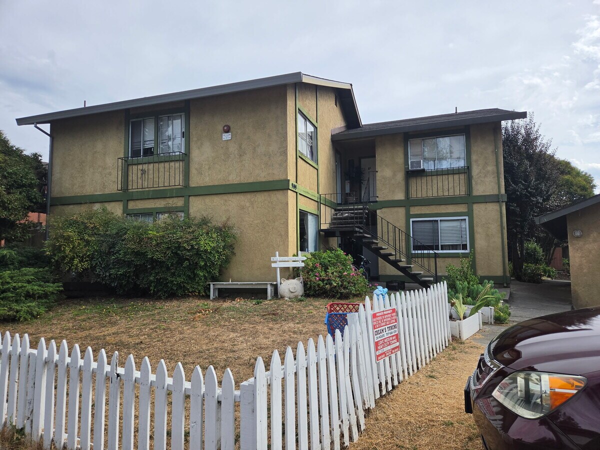 Photo - 909 Civic Center Dr Unit Apt 3
