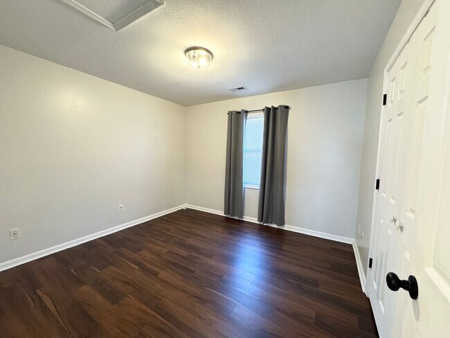 Photo - 205 Summerfield St