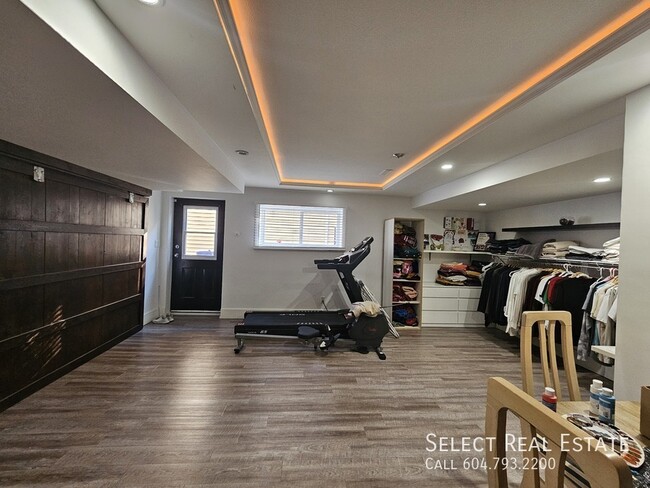 Photo - 5513 Teskey Pl