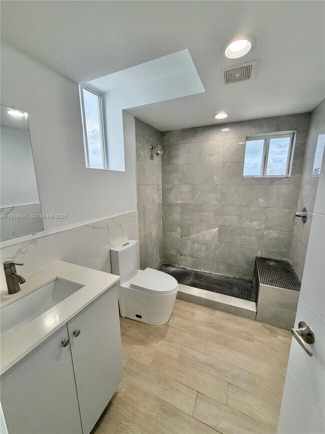 Photo - 1966 Biarritz Dr Unit 1