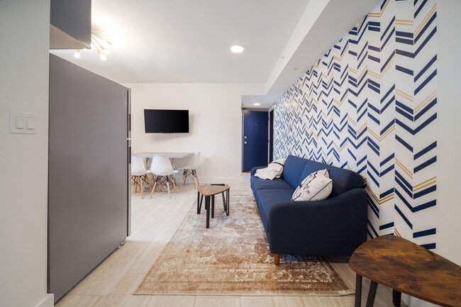 Building Photo - 2110 SW 16th St Unit ID1388877P