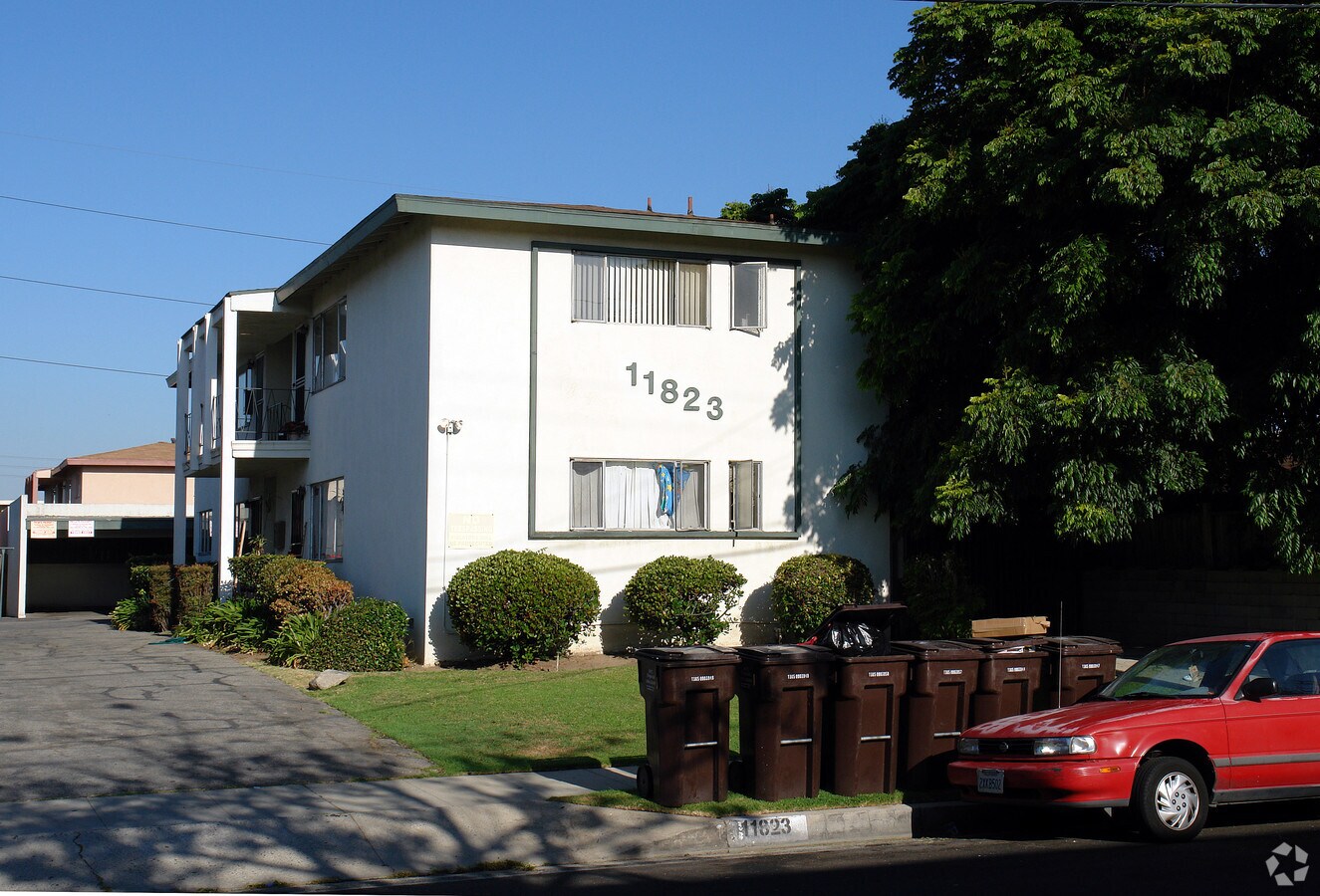 Photo - 11823 Truro Ave