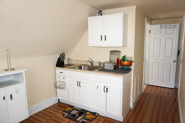 Kitchen - 107 Ridgeway Ave Unidad 3