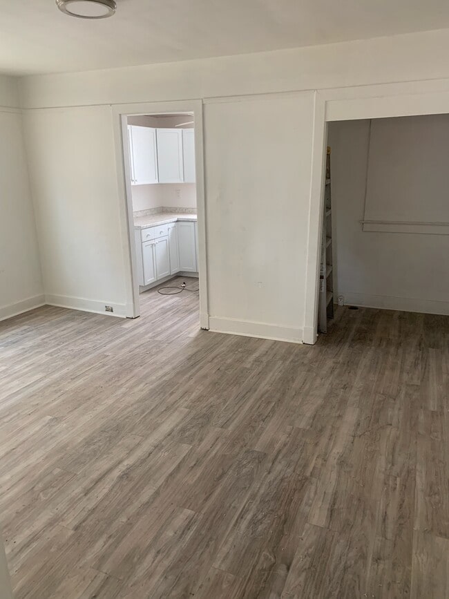 Dinig Room - 212 N 3rd St