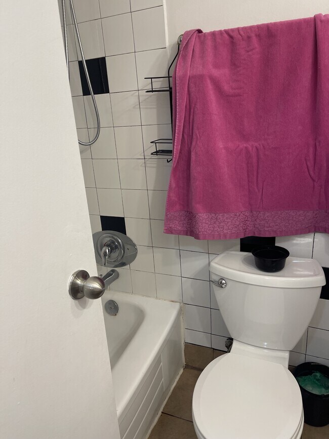 Photo - 84 King Edward Ave Unit 302