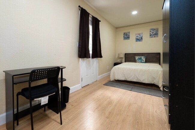 Building Photo - 105 W 36th St