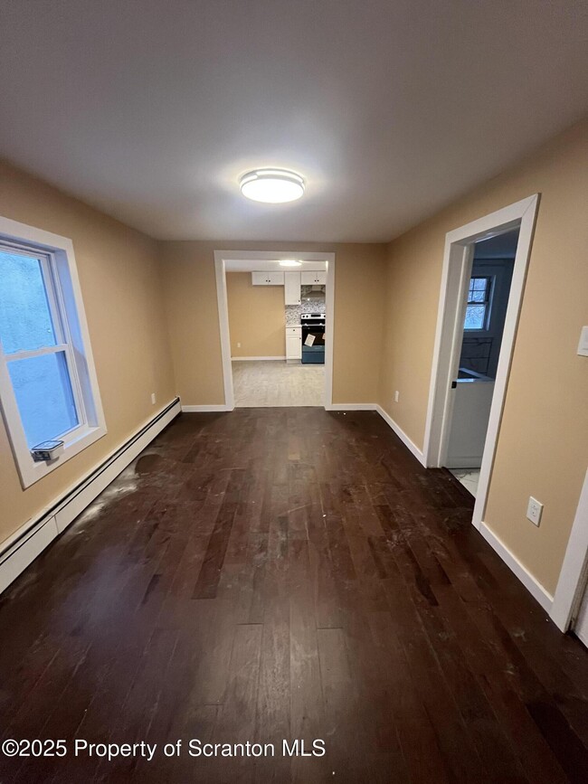 Photo - 129 S Blakely St Apartamento