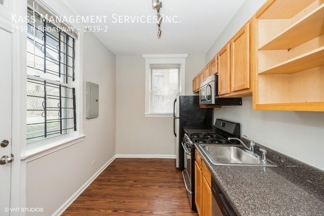 Photo - 2939 N Broadway Unit 2939-2