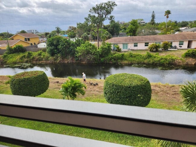 Building Photo - 2606 Garden Dr S Unit 304