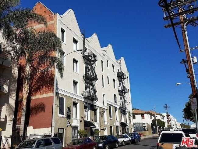 Building Photo - 425 S Grand View St Rental