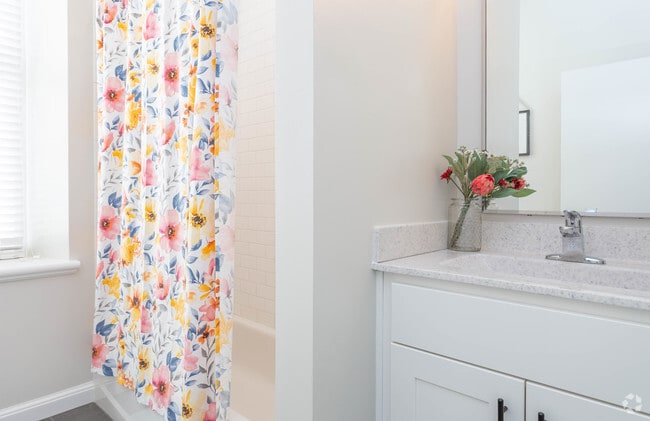 1BR, 1BA _828 SF