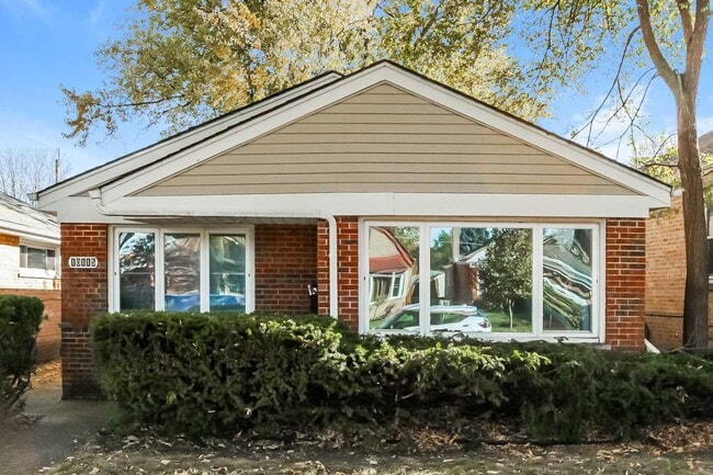 Building Photo - 10115 S California Ave