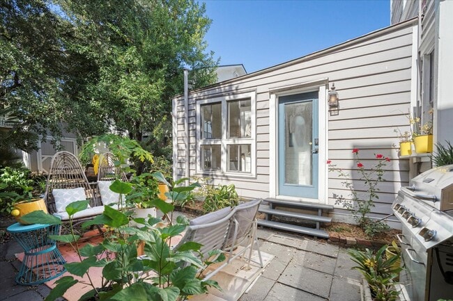 Photo - 237 Coming St