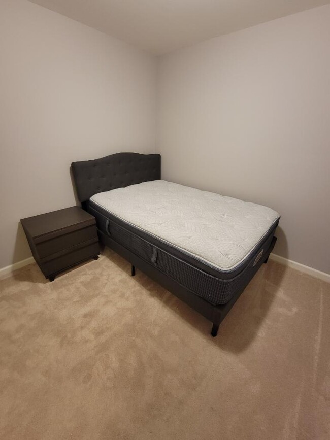 Building Photo - 6908 Compton Valley Ct Unit 1 Bedroom Basement Studio Rental