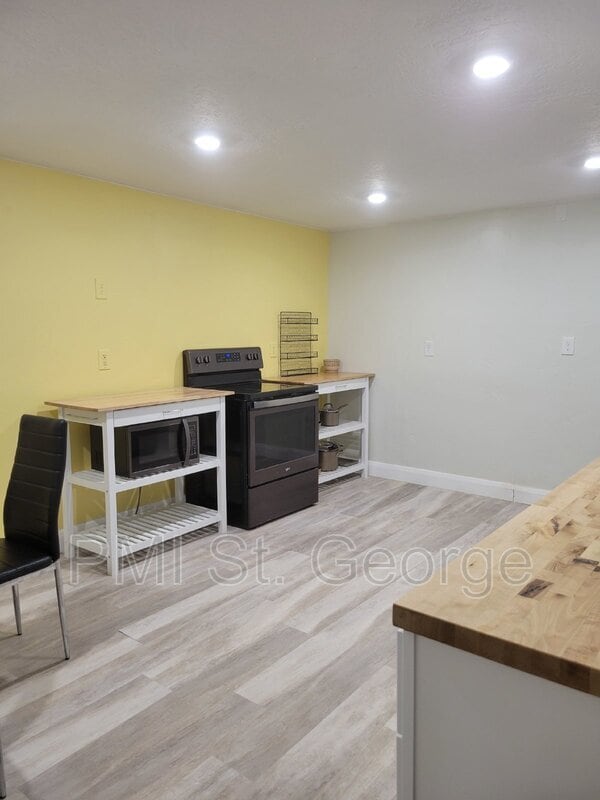 Photo - 1065 Canyon St