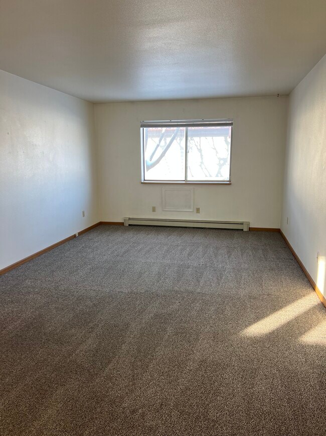 1526 Lake Elmo Dr