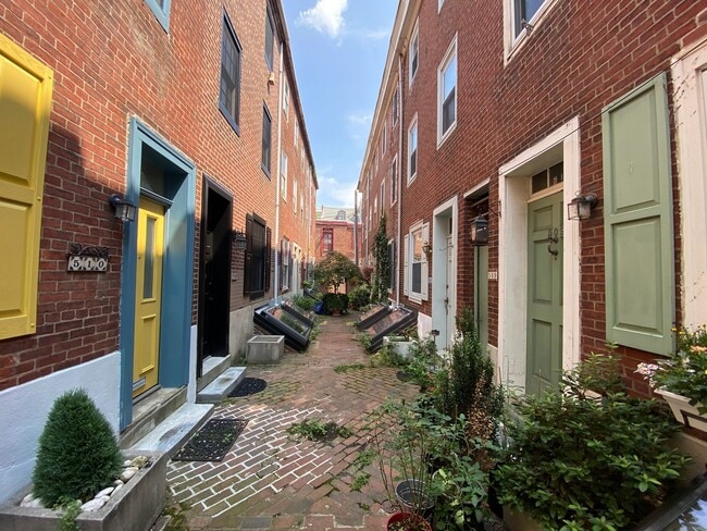 Trinity House in Amazing Society Hill Neig... - Trinity House in Amazing Society Hill Neig...