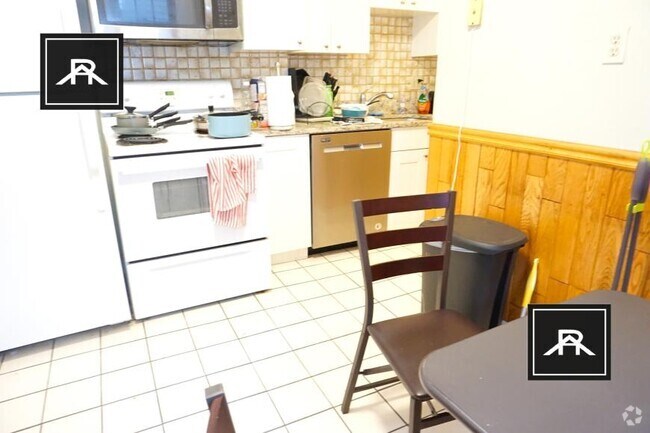 Building Photo - 2 bedroom in Brighton MA 02135 Unit 3 Rental