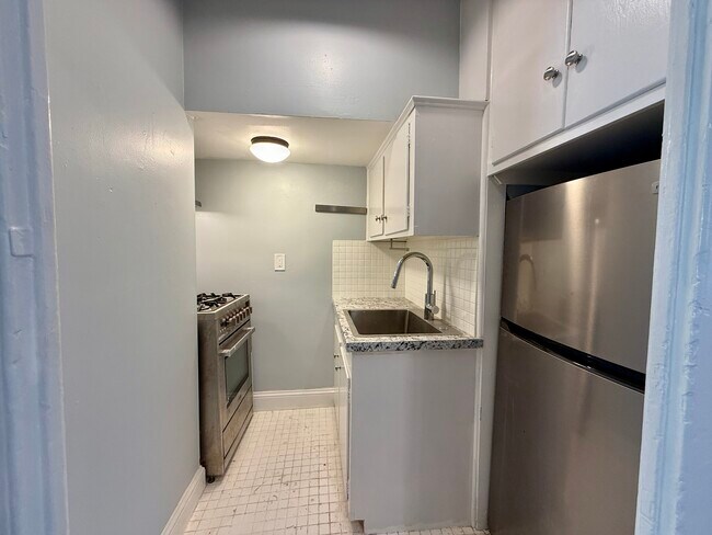 Photo - 74 John St Unit 1L