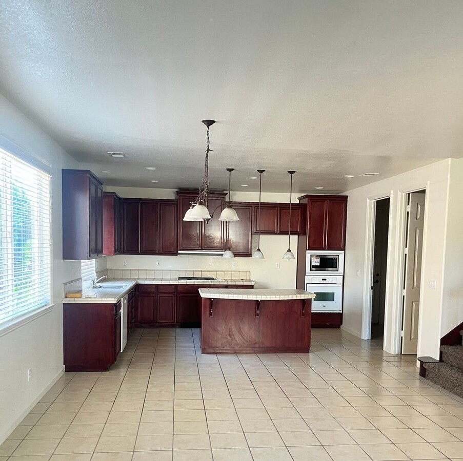 Gorgeous home in Ceres, Available NOW!!! - Gorgeous home in Ceres, Available NOW!!!