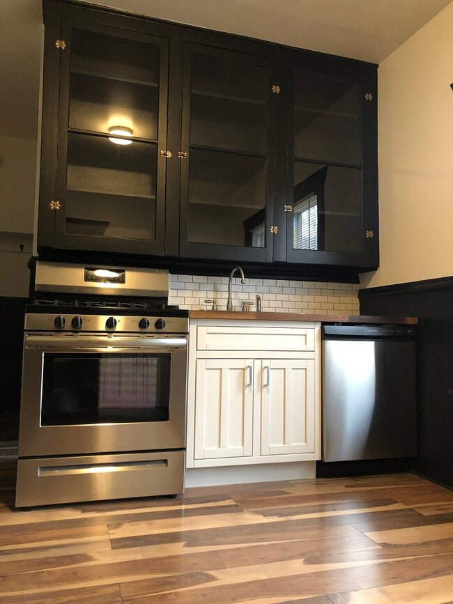 Building Photo - 31 Fargo Ave Unit Lower Rear