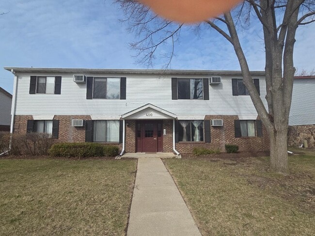 Building Photo - 400 Echo Ln Unit #4