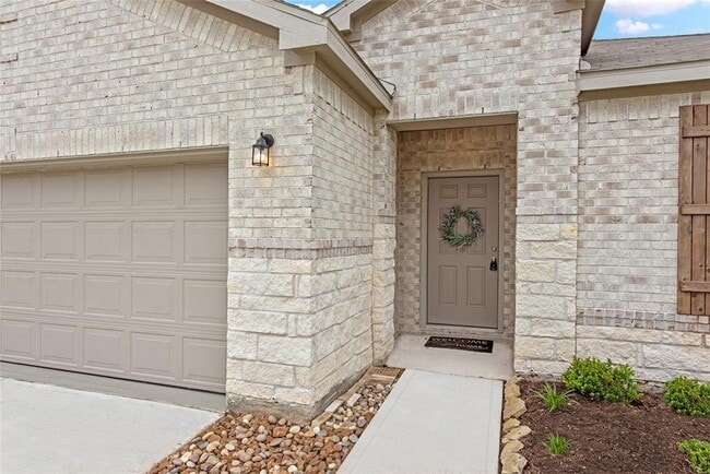 Photo - 332 Appaloosa Dr