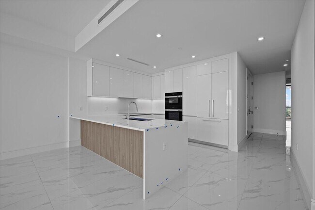 220 Lake Shore Dr Unit 804