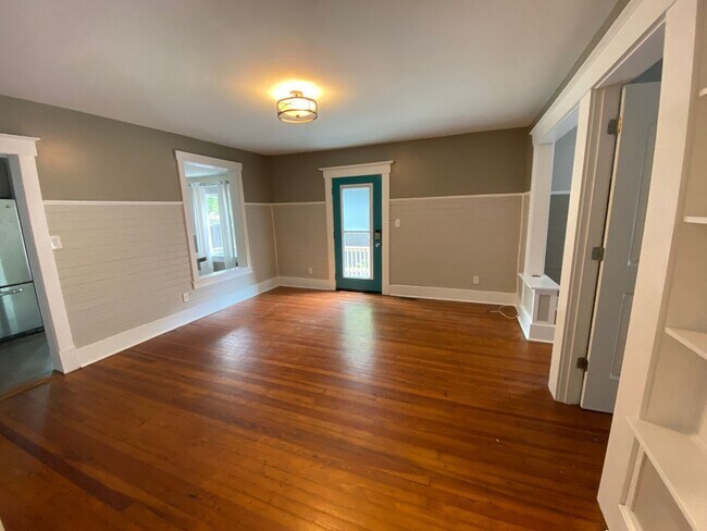 Photo - Stunning 3 bedroom/2bath Victorian home