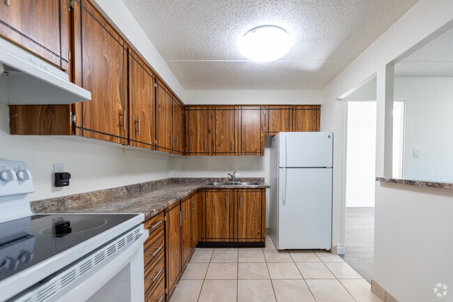 2BR, 2BA - 807SF - Kitchen - Northfield Gardens