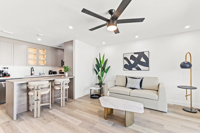 Building Photo - 8115 Thomas Dr Unit ID1355004P